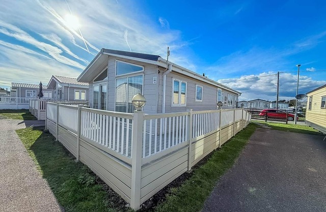 Luxury lodge at Suffolk Sands Holiday Park ref 45009MV