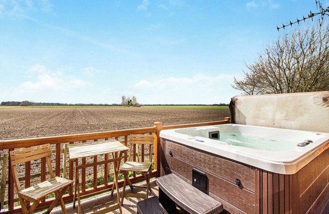 Luxury lodge ideal for a couples romantic break away with a double driveway.