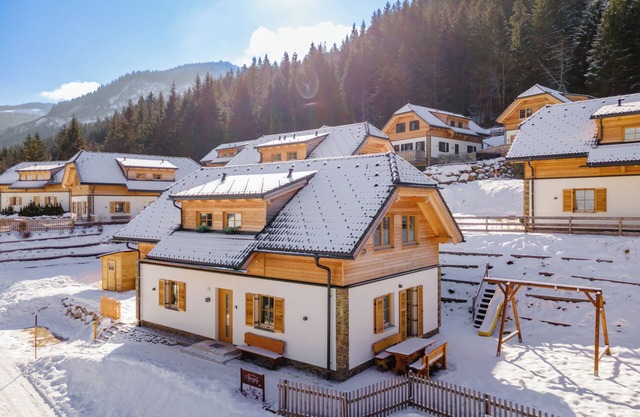 Luxury lodge with sauna and hottub near ski lift