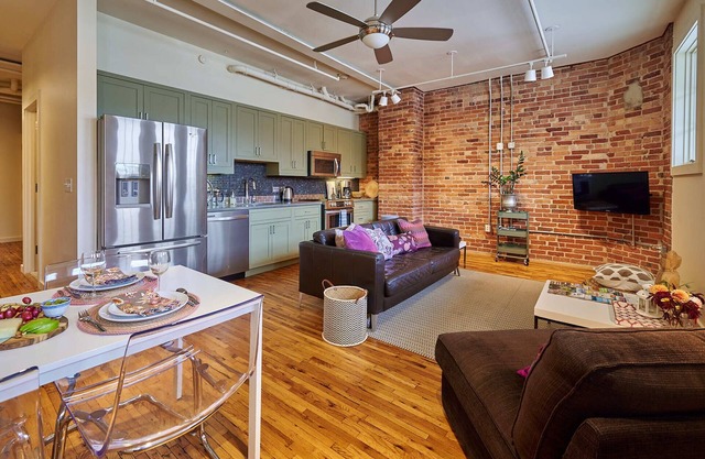Luxury Loft in Downtown Asheville: chic, central, in the middle of all the fun!