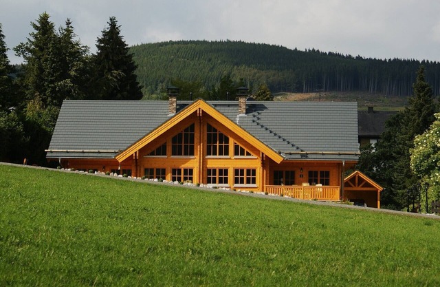 Luxury log cabin, right on the K1 ski and mtb. Elevator Willingen, family friendly