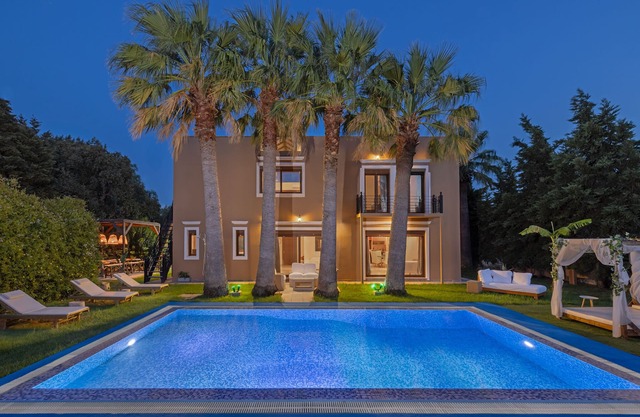 Luxury mansion in Rhodes, accommodating up to 12 guests!