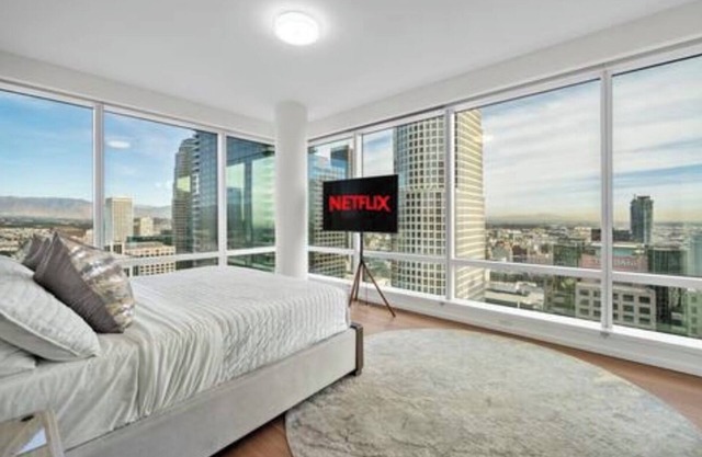 Luxury Modern 2-bedroom apartment Home in Los Angeles w/WiFi + Central Ac