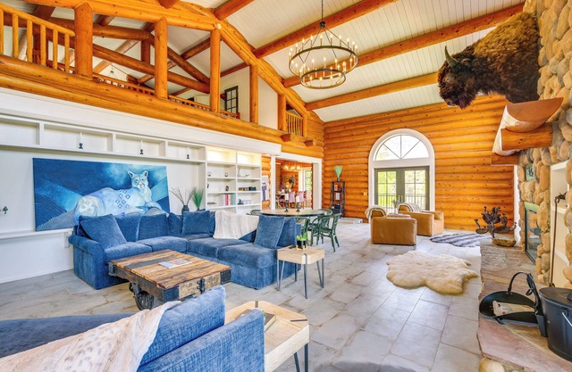 Luxury Mountain Log Cabin, Minutes from San Diego!