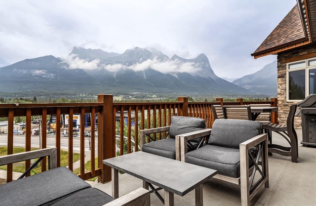 Luxury Mountain View Penthouse - Sleeps 8 | Resort Perks!