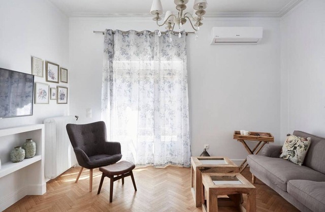 Luxury n Chic Athens Museum Apt