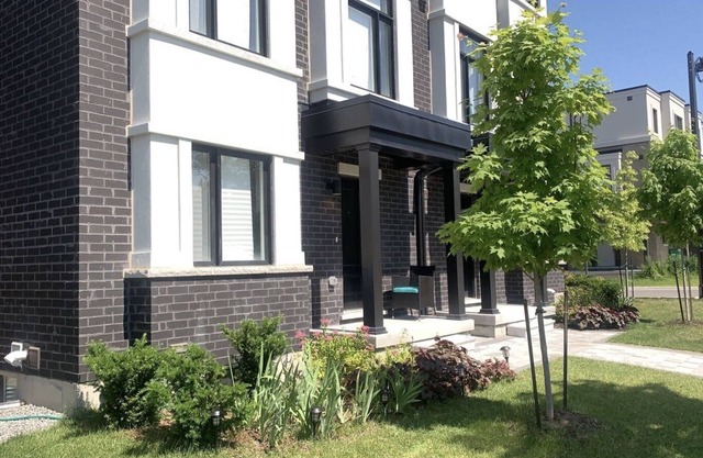 Luxury NEW in-law Suite with separate entrance (Sleeps 3)
