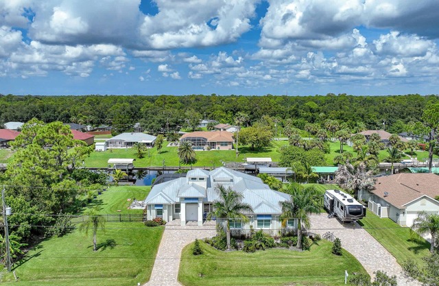 Luxury NW Port Charlotte Retreat, pool/spa, canal