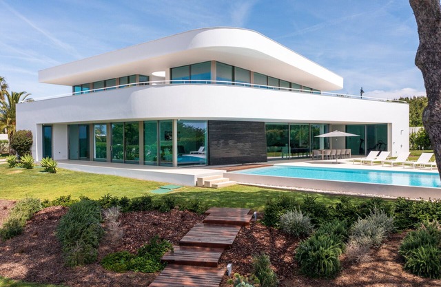 Luxury oceanside villa with pool [L]
