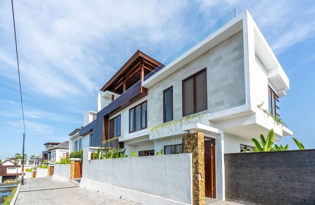 Luxury Om Cemagi Beach Villa