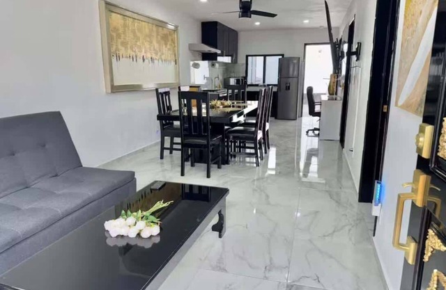 Luxury One Minute Beach Pool Soak Fast WIFI Villa