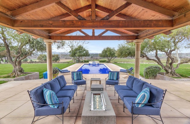 Luxury Paso Villa w/pool, hot tub, ping pong & bocce ball - 10 min to downtown!