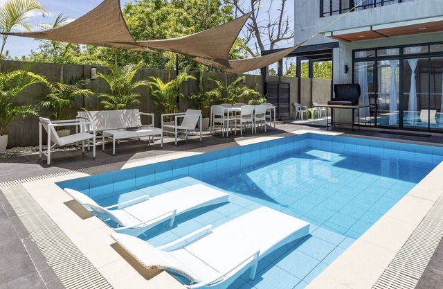 Luxury Pool Villa near beach + Karaoke + video games + massage chair
