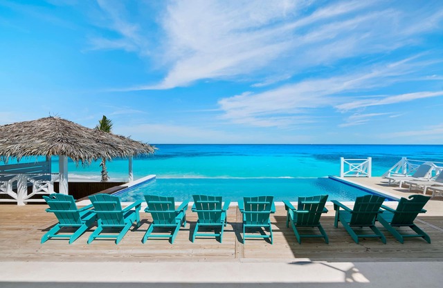 Luxury Private Beachfront Villa w/Infinity Pool in The Bahamas for 14 people