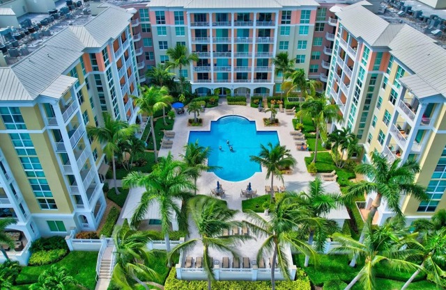Luxury - Resort style condo on intracoastal marina, 5 min from the beach!