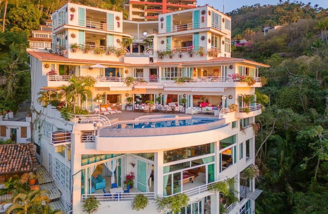 Luxury Retreat Casa Yvonneka 14 Bedrooms Entire Villa