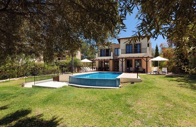 Luxury Retreat with Stunning Ravine Views, Paphos Villa 1484