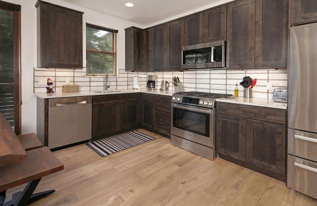 Luxury Riverside Condo 5 minutes off I70. Two king beds, well equipped kitchen.