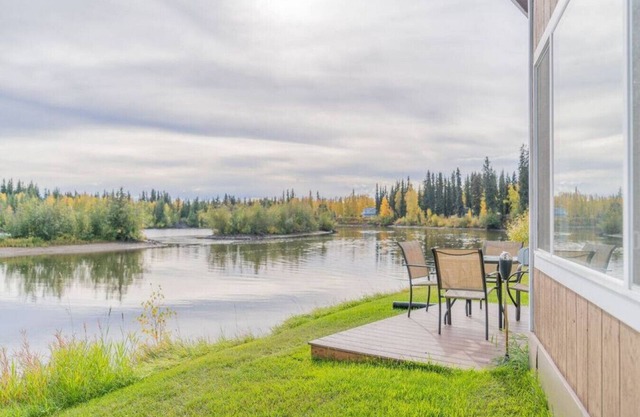 Luxury Riverside Chena River House River Suite