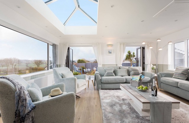 Luxury, romantic Cottage for 2 Nr Padstow with pretty garden and lovely views