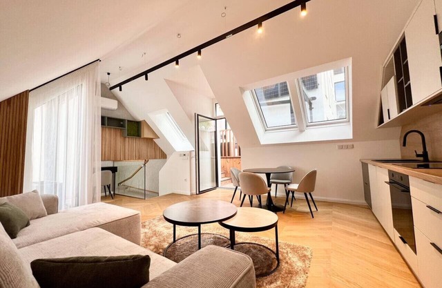 Luxury Rooftop - with Terrace in popular area