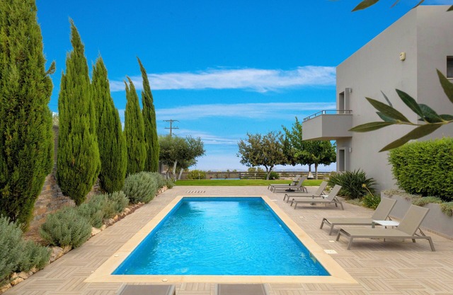 Luxury Sea View Villa w/Pool & Guest House,Near Beach