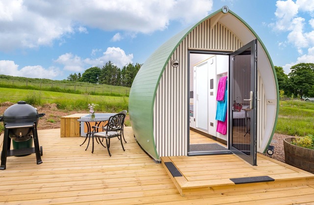 Luxury Secluded Tiny Home Glamping Pod with Private Hot Tub & Stunning Views ✨