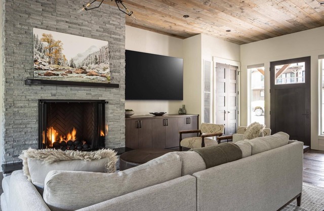 Luxury Ski-in/Ski-out Spanish Peaks Cabin with Private Hot Tub, Grill and Fireplace!