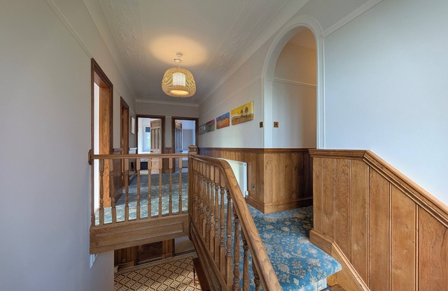 Luxury, Spacious Family House w/large garden. Pet Friendly. Walk to beach.