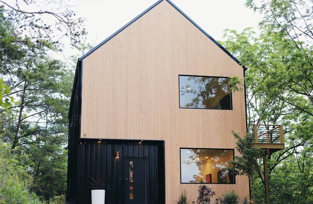 Luxury stay: Gallery House by IROX w/hot tub,Mountain Views