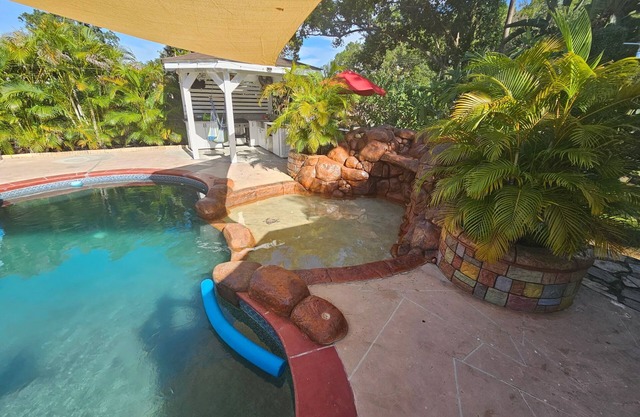 Luxury Tampa Home w/ Private Pool-Pet friendly- Near Everything. EV charger
