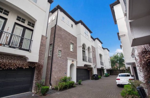 Luxury Townhome/Tesla-Charger/TX Medical Ctr/Sleeps 7 - 5 beds