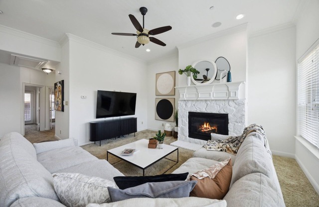 Luxury Townhome walking distance to Legacy West