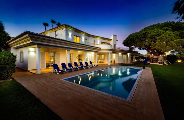 LUXURY VILLA RENTAL - PRIVATE & HEATED POOL