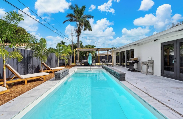 Luxury Vacation Home in Fort Lauderdale – Pool, Outdoor Kitchen, Family-Friendly