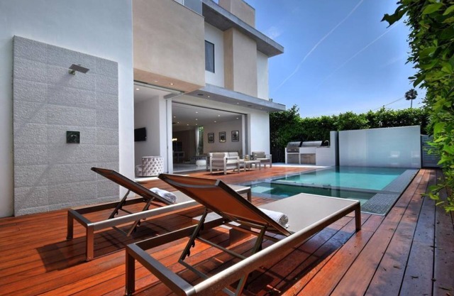 Luxury VERY LUCKY MANSION in the best part of Los Angeles