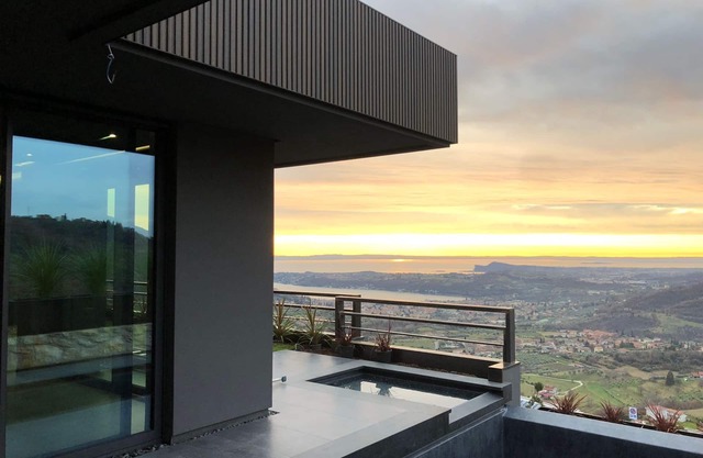 Luxury VIEW LAKE Elegant Villa in the Salò area with private pool and lake view