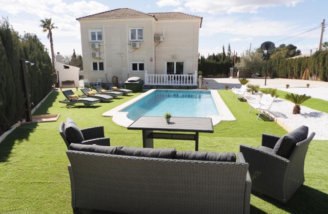 Luxury villa 20 minutes from Valencia