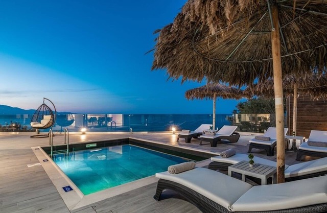 Luxury Villa Cavo Mare Meltemi with pool & jacuzzi