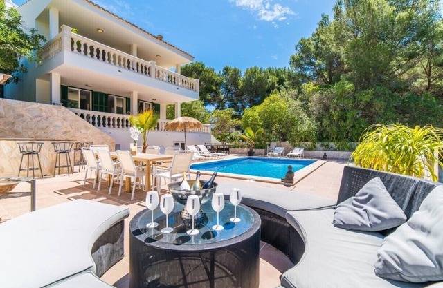 Luxury villa Felizidad. Private pool, 5 bedrooms, 4 bathrooms. and sea view. Font de Sa Cala.