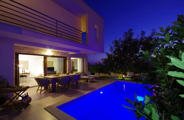LUXURY VILLA IN CROATIA WITH PRIVATE POOL (HEATABLE), FAMILY FRIENDLY