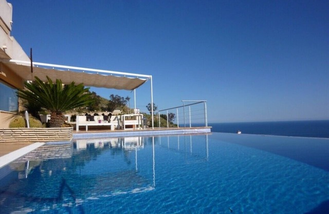 Luxury villa near the sea with wonderful sea view, infinity swimming pool, south