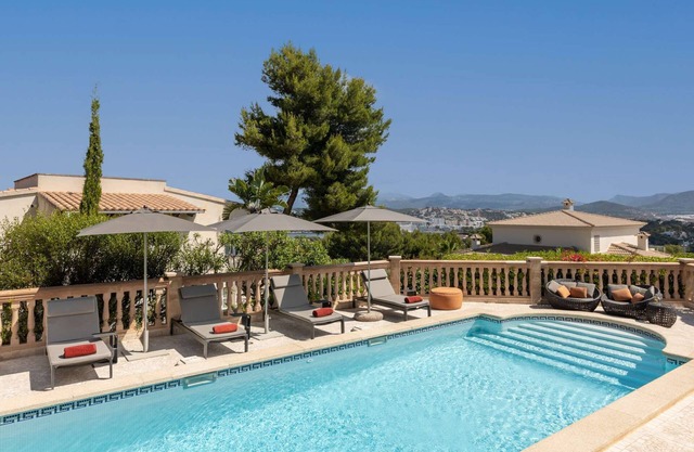 Luxury villa, views of Santa Ponsa Bay, heated pool and fully airconditioned