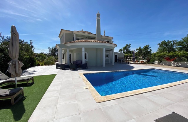 LUXURY VILLA WALKING TO THE SEA - PRIVATE POOL - PETANQUE COURT- QUIET LOCATION