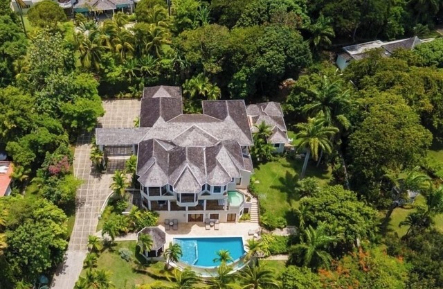 Luxury villa with a breathtaking view of the ocean