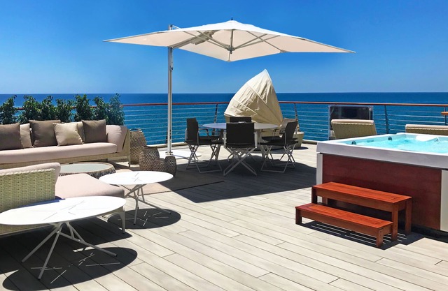 Luxury villa with garage directly by the sea