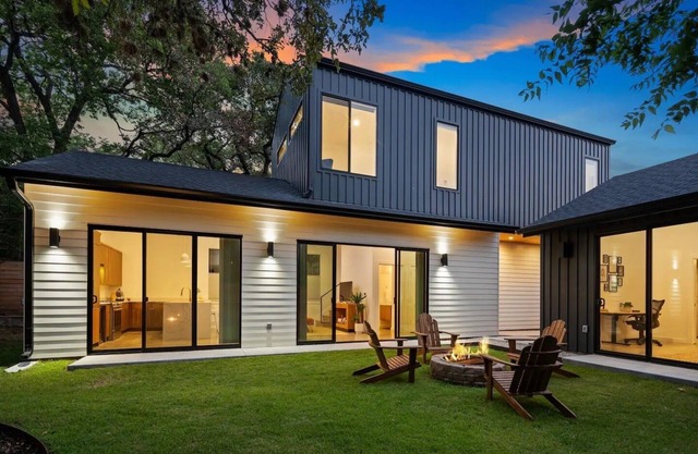 Luxury Villa with hot & cold plunge pool, sleeps 8-12 in heart of Bouldin Creek