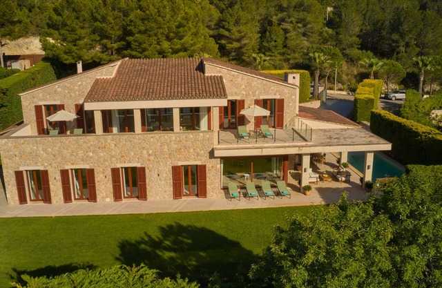Luxury Villa with pool, near the beach and golf course