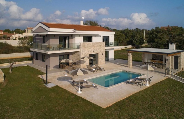 Luxury villa with swimming pool