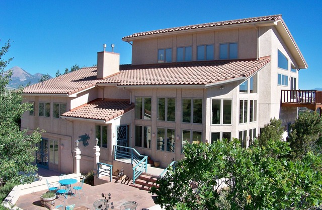 Luxury Villa with unobstructed Rocky Mountain & nature views in every direction